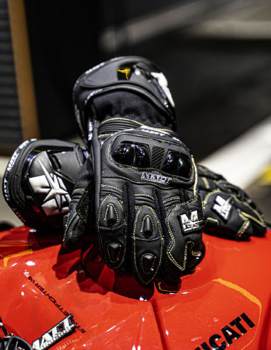gants moto piste noir en cuir ; gants racing ; pour la piste ; pour la route
